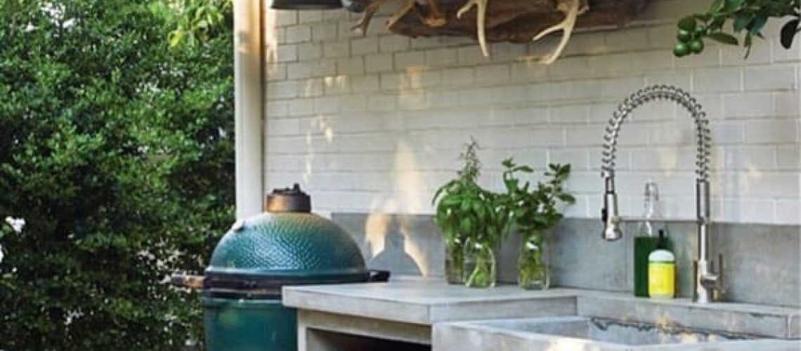 classy-outdoor-kitchen